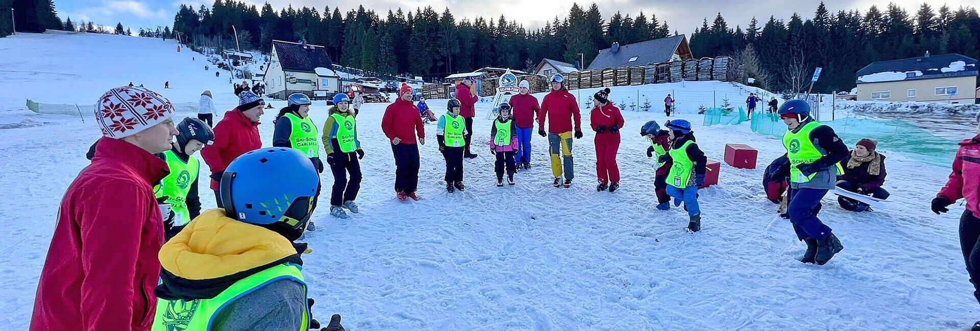 OIL! Tankstellen ermöglicht Skisport-Erlebnis im Wintercamp 2023 für Jugendliche nach ihrer Krebserkrankung