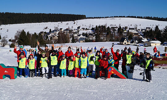 OIL! Tankstellen spendet für das Wintercamp 2022